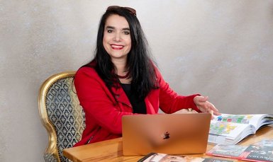 Referentin Malgorzata Müller lächelt in die Kamera.
