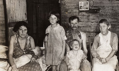 Walker Evans: Bud Fields and his family, Hale County, 1936
