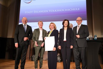 Preisverleihung©Initiative Ludwig-Erhard-Preis e.V. vhs erhält Excellence-Preis der Initiative Ludwig-Erhard-Preis e.V.