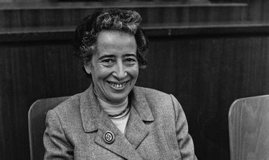 Porträtfoto von Hannah Arendt